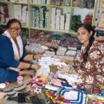 देहरादून के मालदेवता में सास-बहू की जोड़ी ने राखी कारोबार से मचाई धूम,एनआरएलएम से जुड़ी ग्रामीण महिलाएं राखी निर्माण से कर रहीं अच्छा कारोबार, दून के मॉल और सचिवालय में राखियो के लगेंगे स्टॉल !