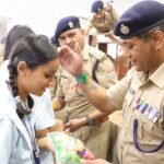 जब हाथों में राखी थाम एसएसपी दून से मिलने पहुँचे नन्हे कदम, नन्हे हाथों ने एसएसपी दून की कलाई पर राखी बांध लिया रक्षा का वचन, ब्रह्मकुमारी संस्था से आयी बहनों ने एसएसपी को राखी बाधं की दीर्द्यायु की कामना
