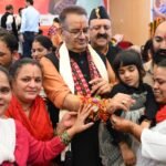 मसूरी में धूमधाम से मनाया गया रक्षाबंधन समारोह, हजारों बहनों ने मंत्री गणेश जोशी की कलाई पर बांधा रक्षा सूत्र, मसूरी में 4 हजार से अधिक की संख्या में पहुंची बहनों ने मंत्री गणेश जोशी को बांधी राखी उनके दीर्घायु की कामना