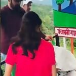 पहाड़ की बहादुर शेरनियो ने मनचलो की चप्पलो से धुनाई,छात्राओं ने बिच्छू घास से भी किया दोनों मजनूओ का स्वागत,मुँह पर कालिस पोतकर सिखाया छेड़छाड़ करने का सबक,बाहरी प्रदेश से पर्यटक के तौर पर आये थे दोनों मनचंले.!