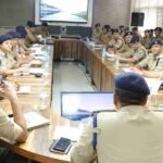 मासिक अपराध गोष्ठी में दिखे एसएसपी दून के कडे तेवर, लापरवाही बरतने वाले अधिकारियों को सख्त कार्यवाही की दी चेतावनी
