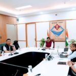 मुख्य सचिव आनन्द बर्द्धन की अध्यक्षता में सचिवालय में जिलाधिकारियों के साथ वीडियो कॉन्फ्रेंसिंग के माध्यम से बैठक हुई सम्पन्न, सीएस ने दिए आवश्यक दिशा-निर्देश