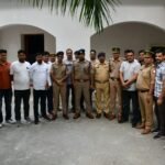 मुज़फ्फरनगर की बुढ़ाना पुलिस ने रिटायर दरोगा के घर से हुई करोड़ो की चोरी का किया खुलासा, पुलिस ने मुठभेड़ के बाद दो शातिर चोरो को किया गिरफ्तार, पुलिस ने आरोपियों के कब्ज़े से चोरी किये गये 745 ग्राम सोने के आभूषण तथा 02 किलो 240 ग्राम चांदी के आभूषण, 01 अवैध पिस्टल .32 बोर 1 अवैध तमंचा .315 बोर घटना में प्रयुक्त 01 सब्बल, 01 मोटरसाइकिल की बरामद.!