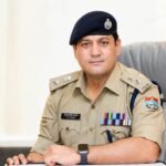 देहरादून की सहसपुर पुलिस ने नशेड़ी आशिक को किया गिरफ्तार,आशिक ने नशे की पिंनक मे चटका दिया था एक बंद घर का ताला, पुलिस ने आरोपी के कब्ज़े से करीब चार लाख रुपयों की ज्वेलरी और चोरी किया गया स्मार्ट फोन किया बरामद, पकड़ा गया आरोपी पहले भी कई बार जा चूका है जेल.!