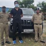 आवासीय कॉलोनी मे कार से स्टंटबाजी करना पडा भारी, पुलिस ने उतारी खुमारी, शान्ति भंग मे एक हुड़दंगी को किया गिरफ्तार, कार को किया गया सीज