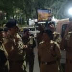 एसएसपी देहरादून के निर्देश पर राजधानी मे पुलिस ने चलाया ऑपेरशन नाईट स्ट्राइक,नियमो को ताक पर रखने वाले वाहन चालकों को पढ़ाया कानून का पाठ,सड़को पर बे वजह घूमने वालों पर भी क़ी गई कार्यवाही.!