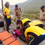 पौड़ी मे स्कूटी सवार सड़क से करीब 30 फिट गहरी खाई मे गिरा, sdrf ने चालक को घायल अवस्था मे निकलकर भेजा अस्पताल !
