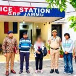 पौड़ी क़ी कोटद्वार पुलिस ने माता पिता क़ी डांट से नाराज़ होकर निकली युवती को कुछ घंटो मे ही जम्बू से किया बरामद.!