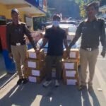 वरिष्ठ पुलिस अधीक्षक टिहरी गढ़वाल, श्वेता चौबे के निर्देशन में ऑपरेशन प्रहार के तहत टिहरी पुलिस की बड़ी कार्रवाई,_देवप्रयाग पुलिस ने 20 पेटी अवैध अंग्रेजी शराब के साथ एक तस्कर को किया गिरफ्तार, पुलिस ने तस्करी में प्रयुक्त टैक्सी वाहन को भी किया जब्त.!