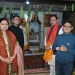 मुख्यमंत्री पुष्कर सिंह धामी ने पैतृक गांव हड़खोला स्थित श्री हरि चंद देवता मंदिर में की पूजा-अर्चना, मुख्यमंत्री ने अपने इष्टदेव से प्रदेश वासियो क़ी खुशहाली क़ी कि कामना, अपने बचपन क़ी मुँहबोली दादी से लिया आशीर्वाद !