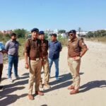 वरिष्ठ पुलिस अधीक्षक कुम्भ मेला द्वारा कुम्भ मेला वाहन पार्किंग स्थलों का निरीक्षण किया गया, मौके पर मौजूद सम्बन्धित अधिकारियों को पार्किंग से सम्बन्धित विभिन्न कार्यों को समय से पूर्ण करने के दिये निर्देश।