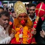 मसूरी के चंद्रभान के जज़्बे को सलाम, 80 साल क़ी उम्र मे भी निभा रहे वीर हनुमान का किरदार, शोभा यात्रा ने भगवान हनुमान के स्वरूप के हाथो आशीर्वाद लेने वालों का लगा ताँता. !
