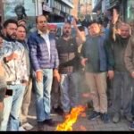 अखिलेश के पहाड़ विरोधी ब्यान पर मसूरी मे फूटा लोगो का गुस्सा,भाजपा ने पुतला फूँक कर क़ी जोरदार नारेबाज़ी, अखिलेश उत्तराखंड के लोगो से मांगे माफ़ी नहीं तों उनके आवास पर देंगे धरना -रजत अग्रवाल !