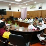 सफाई कर्मचारियों के अधिकारों एवं कल्याणकारी योजनाओं के प्रभावी क्रियान्वयन को लेकर आयोग के अध्यक्ष ने की समीक्षा बैठक, सफाई कर्मचारियों की सुरक्षा, सम्मान एवं कल्याण सर्वोच्च प्राथमिकता: भगवत प्रसाद मकवाना