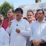 अंकिता भंडारी हत्याकांड में वीवीआईपी की भूमिका की निष्पक्ष जांच की मांग को लेकर कांग्रेस ने गांधी पार्क में रखा मौन उपवास, दुष्यंत कुमार गौतम को सिक्किम का राज्यपाल बनाये जाने के विरोध में प्रदेश कांग्रेस अध्यक्ष गणेश गोदियाल के नेतृत्व में कांग्रेसजनों ने किया मौन सत्याग्रह