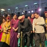 मसूरी शरदोत्सव में रेशमा शाह के गीतों पर थिरके गणेश जोशी और मीरा सकलानी, शरदोत्सव की चौथी शाम लोक संस्कृति के नाम 12 साल बाद लौटे उत्सव में कुमाऊं, गढ़वाल और जौनसार की संस्कृति का संगम; लोक गायिका बोलीं- मसूरी से शुरू हुआ था मेरा सफर.!
